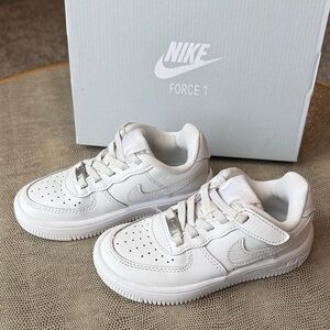 Nike Kids White Force 1 Low Easyon PS Sneakers